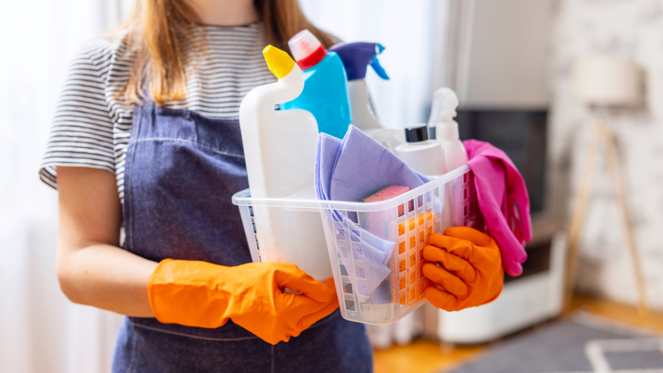 Van vloerreiniger tot allesreiniger: wanneer gebruik je welke schoonmaakmiddelen?