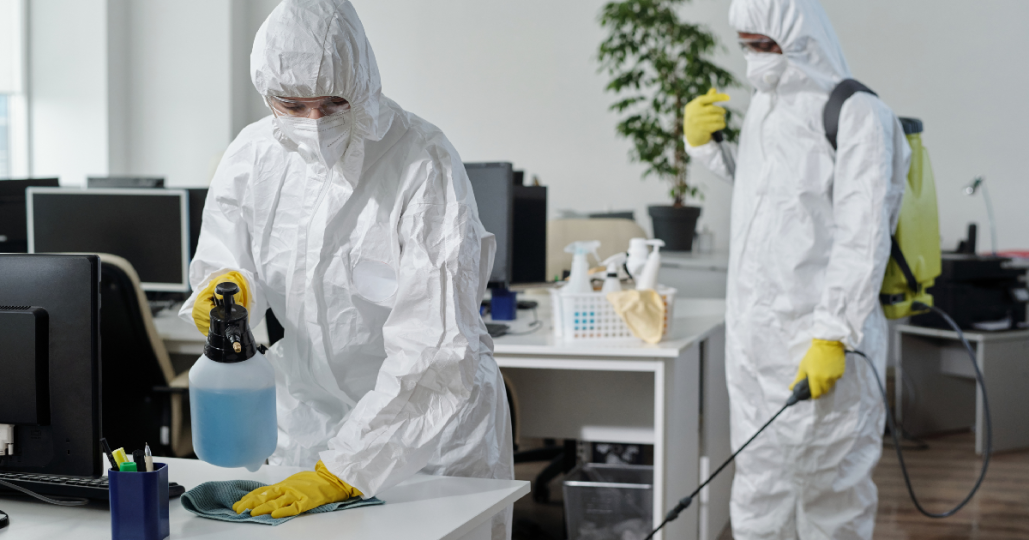 Desinfectiemiddelen versus gewone schoonmaakmiddelen: wat is het verschil?
