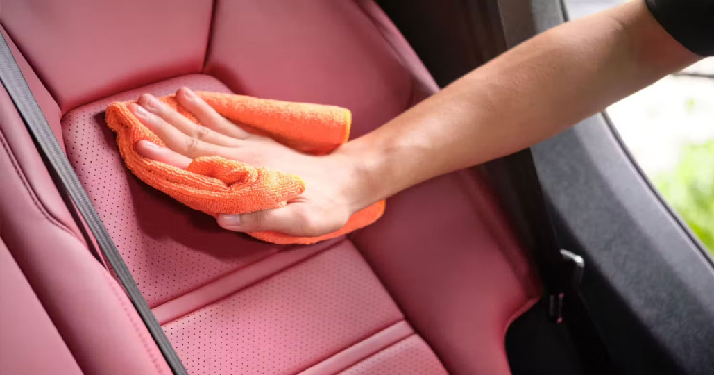 Hoe onderhoud ik het leren interieur in mijn auto?