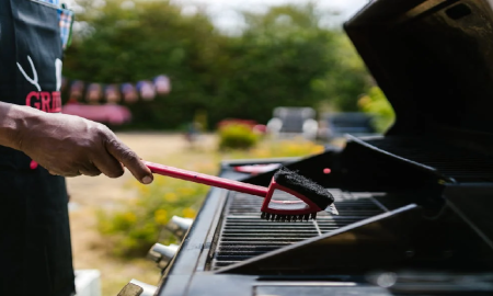 Hoe kun je het beste een BBQ schoonmaken?