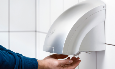 Zijn papieren handdoeken hygiënischer dan elektrische handdrogers?